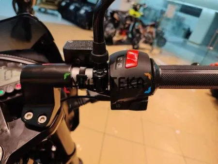 Мотоцикл дорожный BAJAJ (Баджадж) Pulsar 180 чёрный/оранжевый с ПТС - купить с доставкой, по выгодной цене в интернет-магазине Мототека