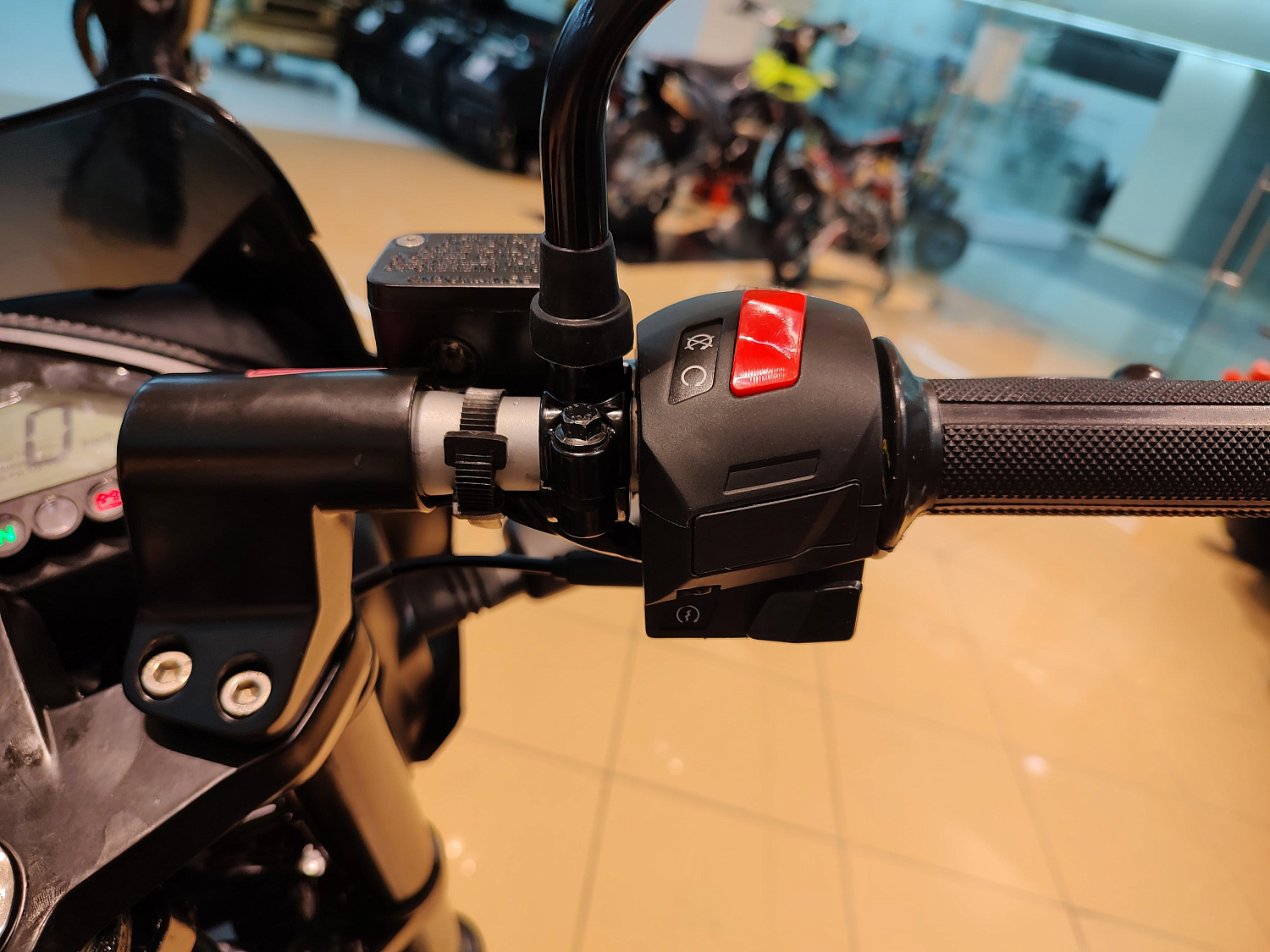 Мотоцикл дорожный BAJAJ (Баджадж) Pulsar 180 чёрный/оранжевый с ПТС