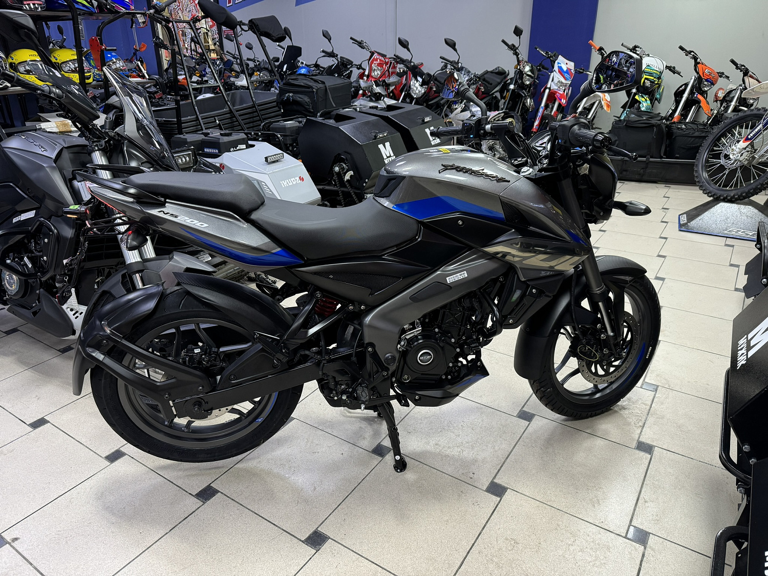 Мотоцикл дорожный BAJAJ (Баджадж) Pulsar NS 200 UG серый с ПТС