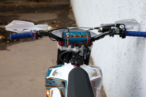 Мотоцикл кроссовый / эндуро BSE (БСЕ) Z2 250e 21/18 Blue-Orange 1 фото 2