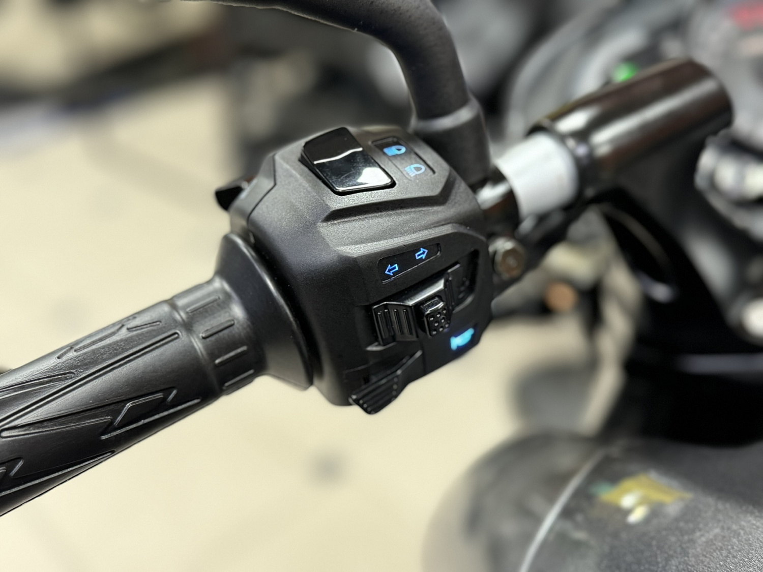 Мотоцикл дорожный BAJAJ (Баджадж) Pulsar NS 200 UG серый с ПТС