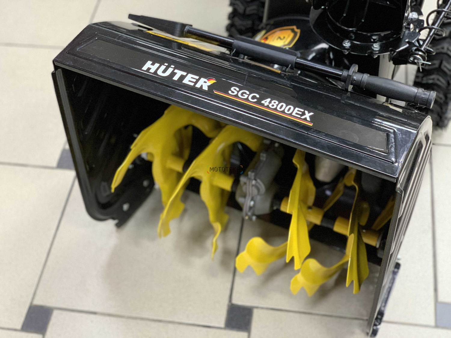 Снегоуборщик бензиновый Huter (Хутер) SGC 4800 Е (стартер от 220)