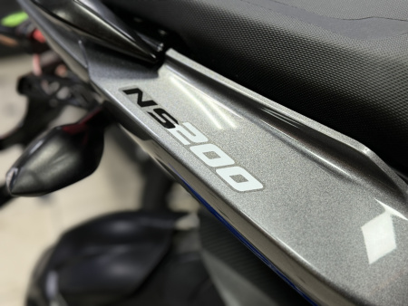 Мотоцикл дорожный BAJAJ (Баджадж) Pulsar NS 200 UG серый с ПТС - купить с доставкой, по выгодной цене в интернет-магазине Мототека