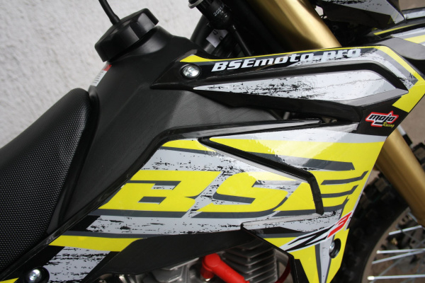 Мотоцикл кроссовый / эндуро BSE (БСЕ) Z3 250e 21/18 Yellow 2 (алюминиевая защита рук, USB зарядка, стоп-сигнал, ЖК-панель) | Мототека