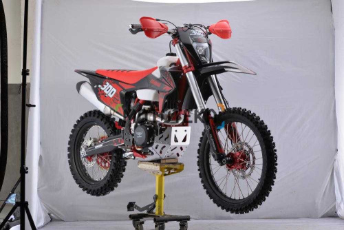 Мотоцикл кроссовый / эндуро Zuumav (Зуумав) K8 NC300 красный