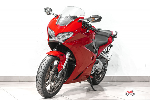 Мотоцикл HONDA VFR 800 2017, Красный пробег 17619 | Мототека