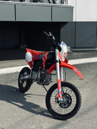 Питбайк Apollo (Аполло) RXF Freeride 150 X - LE 17/14 красный фото 5 Питбайк Apollo (Аполло) RXF Freeride 150 X - LE 17/14 красный фото 5