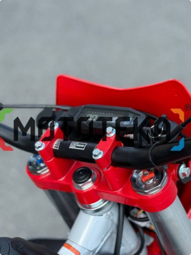 Мотоцикл кроссовый / эндуро FXMOTO (ФХМото) YZ - 250 красный/белый фото 5 Мотоцикл кроссовый / эндуро FXMOTO (ФХМото) YZ - 250 красный/белый фото 5