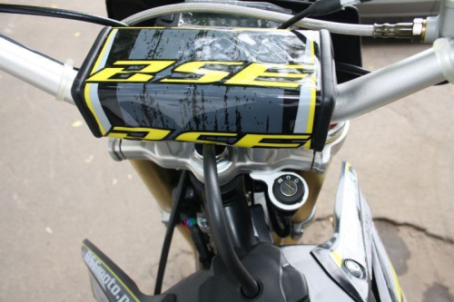 Мотоцикл кроссовый / эндуро BSE (БСЕ) Z3 250e 19/16 Yellow 2 (алюминиевая защита рук, USB зарядка, стоп-сигнал, ЖК-панель) фото 2